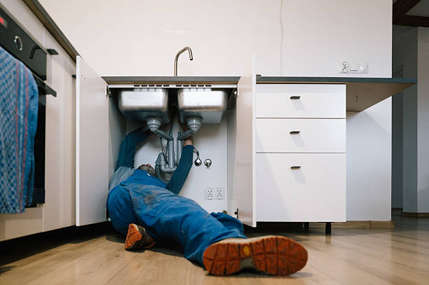 Professional Leak Detection technician working in Castleton, IL
